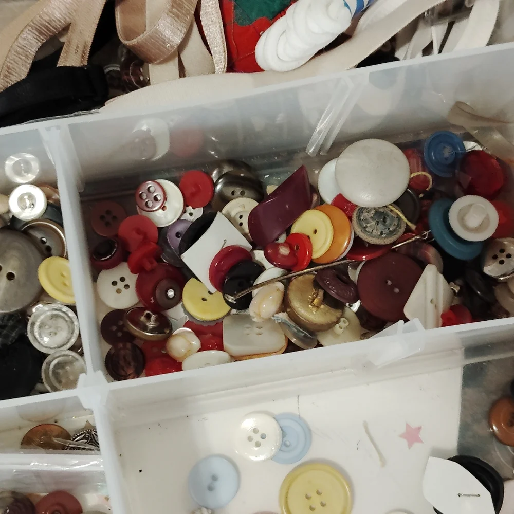 Assorted Button Collection - Picture 15 of 15